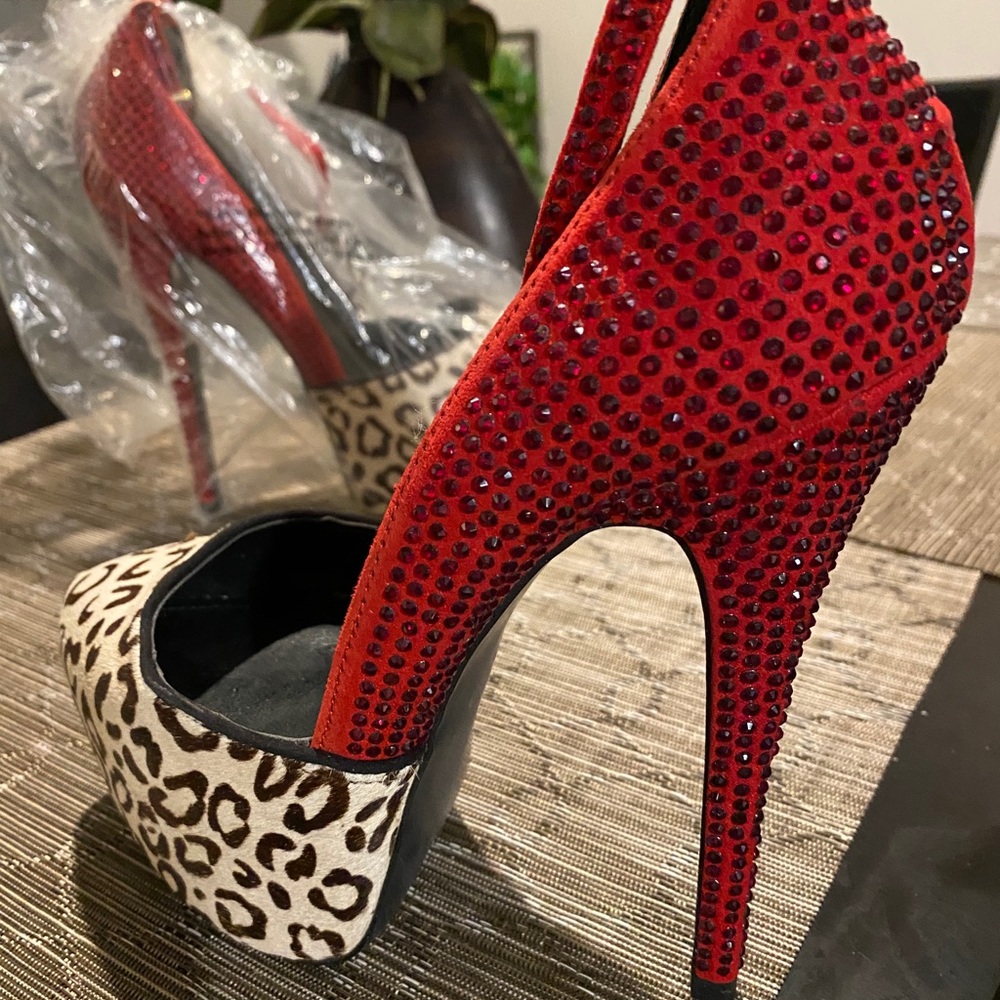 Two tone high heel shoes with cow hair